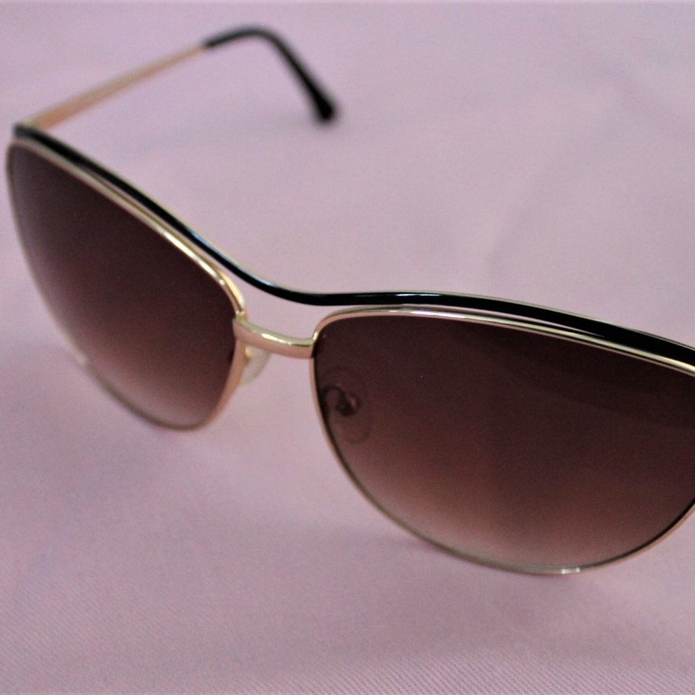 Oscar De La Renta Cat Eye Sunglasses